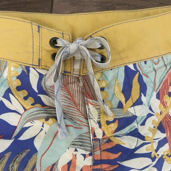 PATAGONIA Women's Wavefarer Short Jurassic Ferns (Violet Blue) Size 6 - Picture 3 of 8